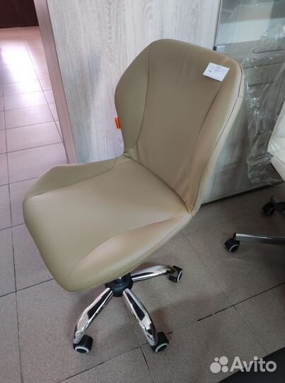 Офисное кресло