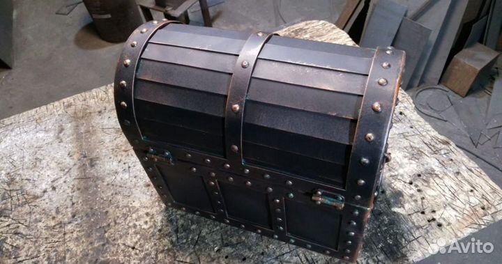 Сундук стальной подарочный кованый