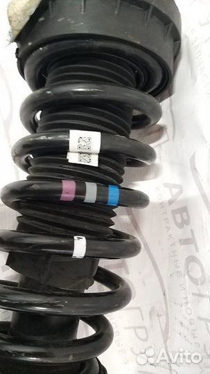 Амортизатор передний правый Lr Rr Velar 1 L560