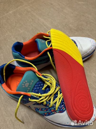 Кроссовки kelme cusion (расцветка barcelona)