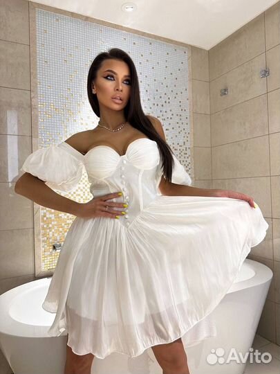 Платье с открытой спинкой белое черное