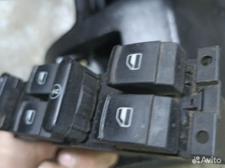 Блок управления стеклоподъёмников Passat b 5