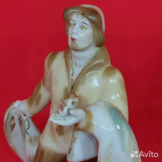 Советская фарфоровая статуэтка 