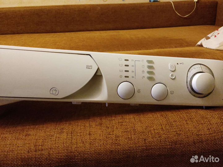 Передняя панель стиральной машины аристон AVL 105