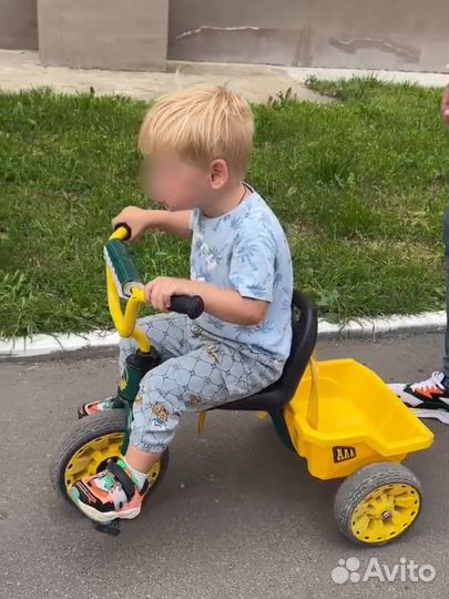 Трехколесный велосипед с прицепом