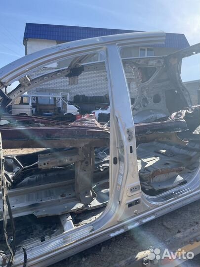 Toyota Rav 4 40 2013- Центральная стойка