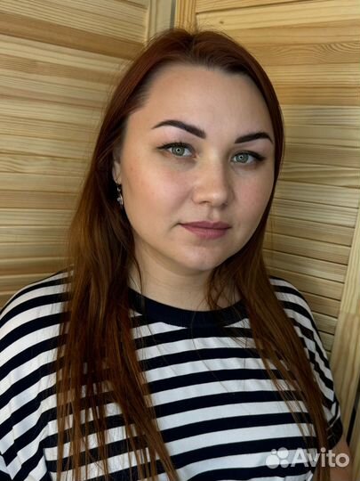 Модель на оформление бровей