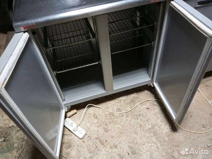 Холодильный стол