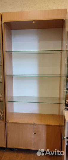 Полки стеллажи и витрины