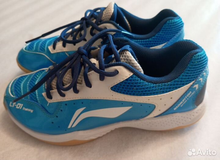 Кроссовки для бадминтона