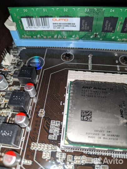 Материнская плата с процессором и памятью