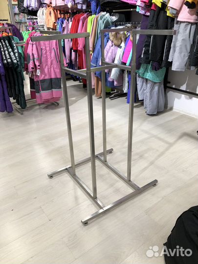 Вешало напольные для магазина