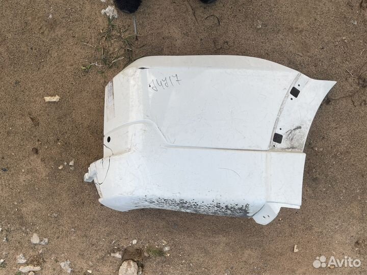 Бампер задний правая часть Mitsubishi Pajero 4