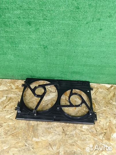 Диффузор радиатора VW Golf 4