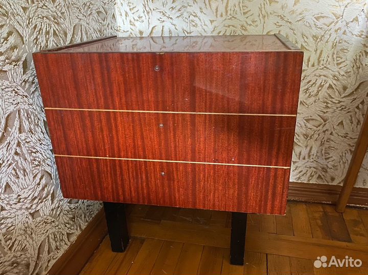 Тумба прикроватная