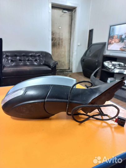 Зеркало правое Skoda Yeti