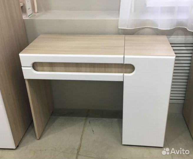 Стол туалетный с откидной крышкой