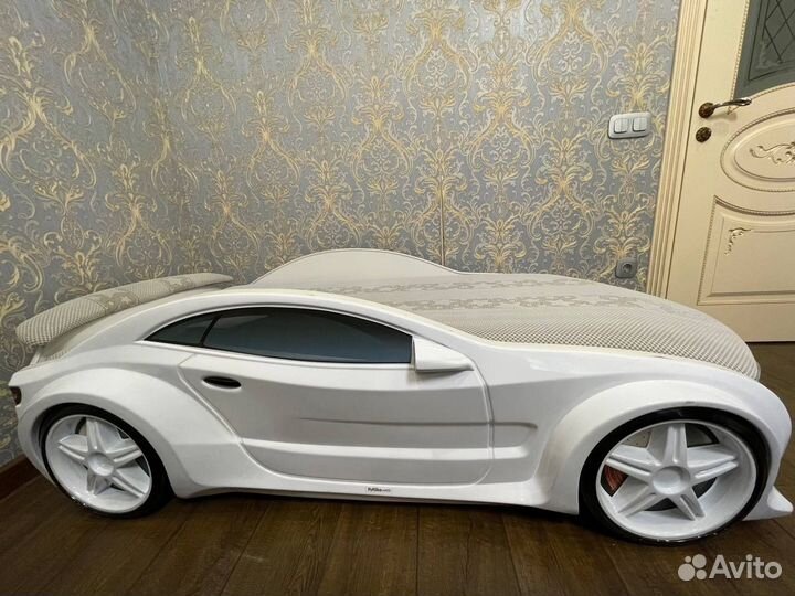 Детская кровать машина