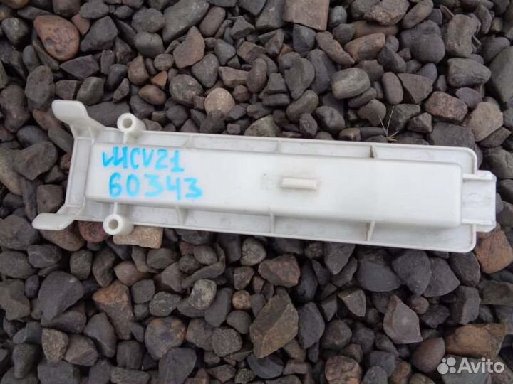 Крышка салонного фильтра Toyota Windom MCV21