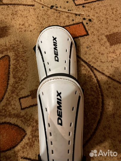 Футбольные щитки