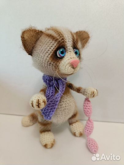 Вязаная игрушка Котик