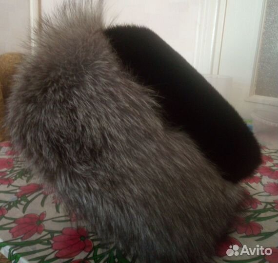 Женские меховые шапки