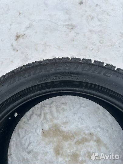 Bridgestone Blizzak Spike-02 235/45 R19 56H