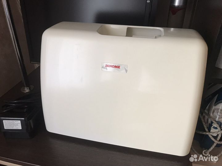 Швейная машина janome