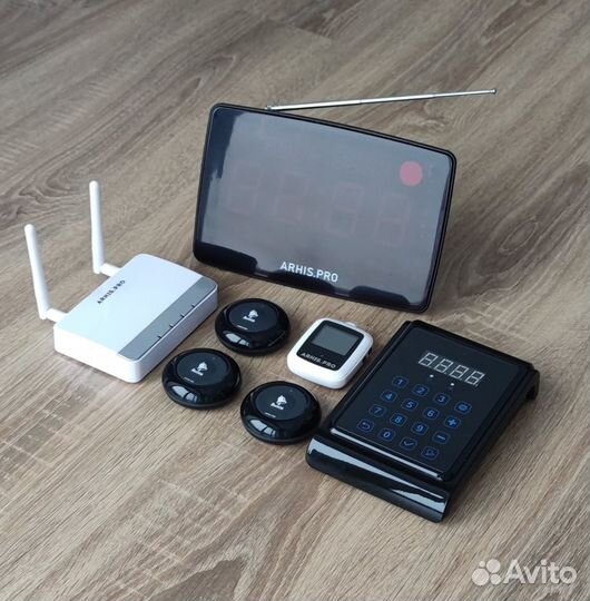 Кнопка вызова официанта, часы, табло, пуль, репите