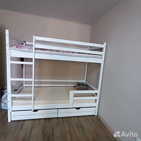 Кровать для двоих детей двухъярусная. Массив сосны