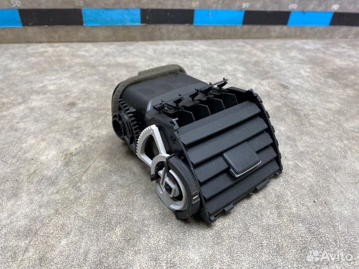 Дефлектор воздуховода левый Toyota Corolla E140