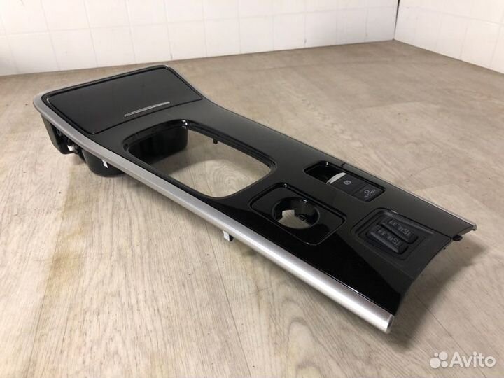 Консоль между сидений передний Mitsubishi