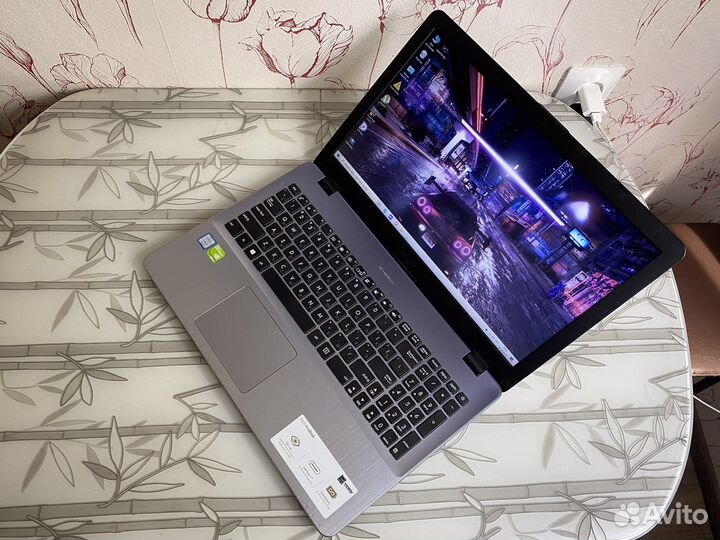 Игровой ноутбук Asus