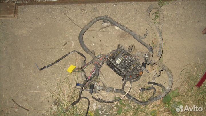 Блок предохранителей с подкапотной проводкой