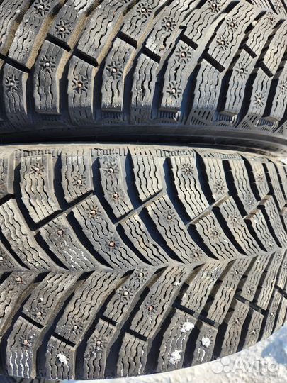 Michelin X-Ice North 4 215/55 R17