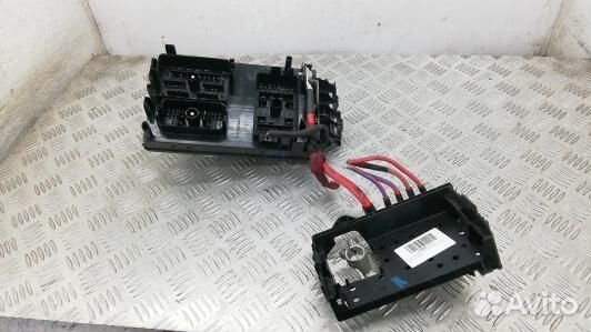 Блок предохранителей opel astra GTC (1NI04M101)