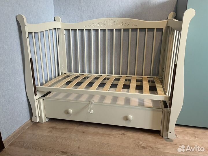 Кровать детская с маятником матрасом и бортиками