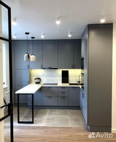 Кухни на заказ с практичными ящиками