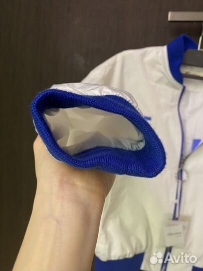 Ветровка женская