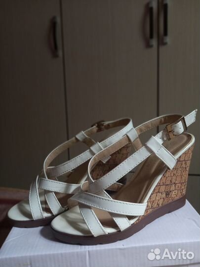 Ппрдаю босоножки