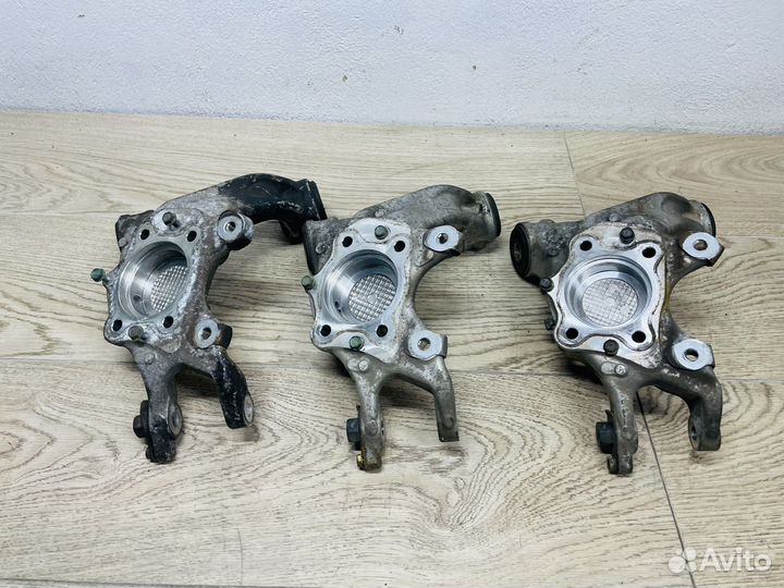 Кулак задний правый Honda Civic 4D