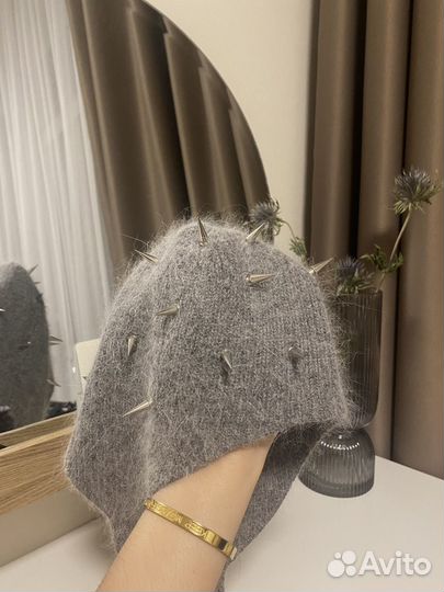Чепчик из ангоры с шипами серый