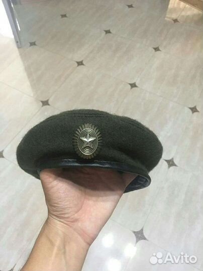 Оливковый берет