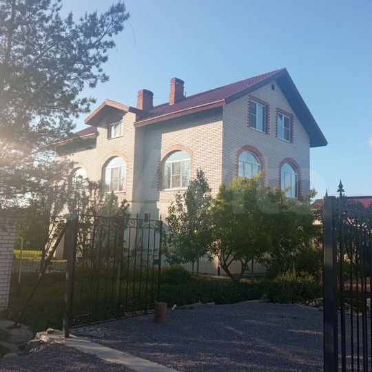 Дом 295,6 м² на участке 12 сот.