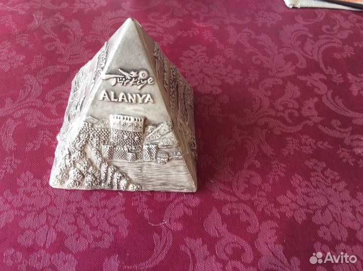 Сувенир- пирамида из Турции новый