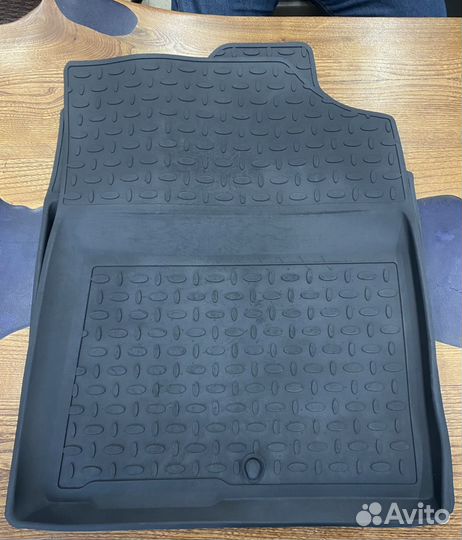 Резиновые коврики с бортом Toyota Land Cruiser 300