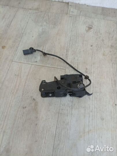 Замок капота Volkswagen Passat B6 B7 CC
