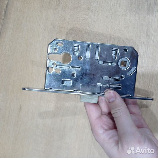 Замок врезной для межкомнатных дверей