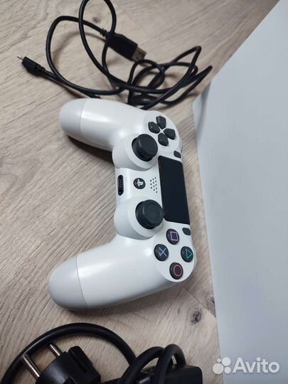 Sony PlayStation 4 Pro белая