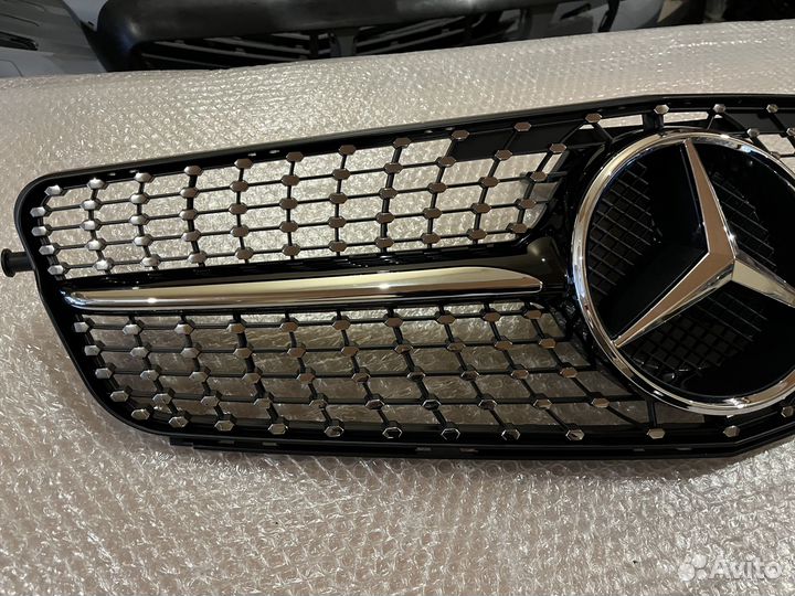 Облицовка радиатора Mercedes W204 диамант новая